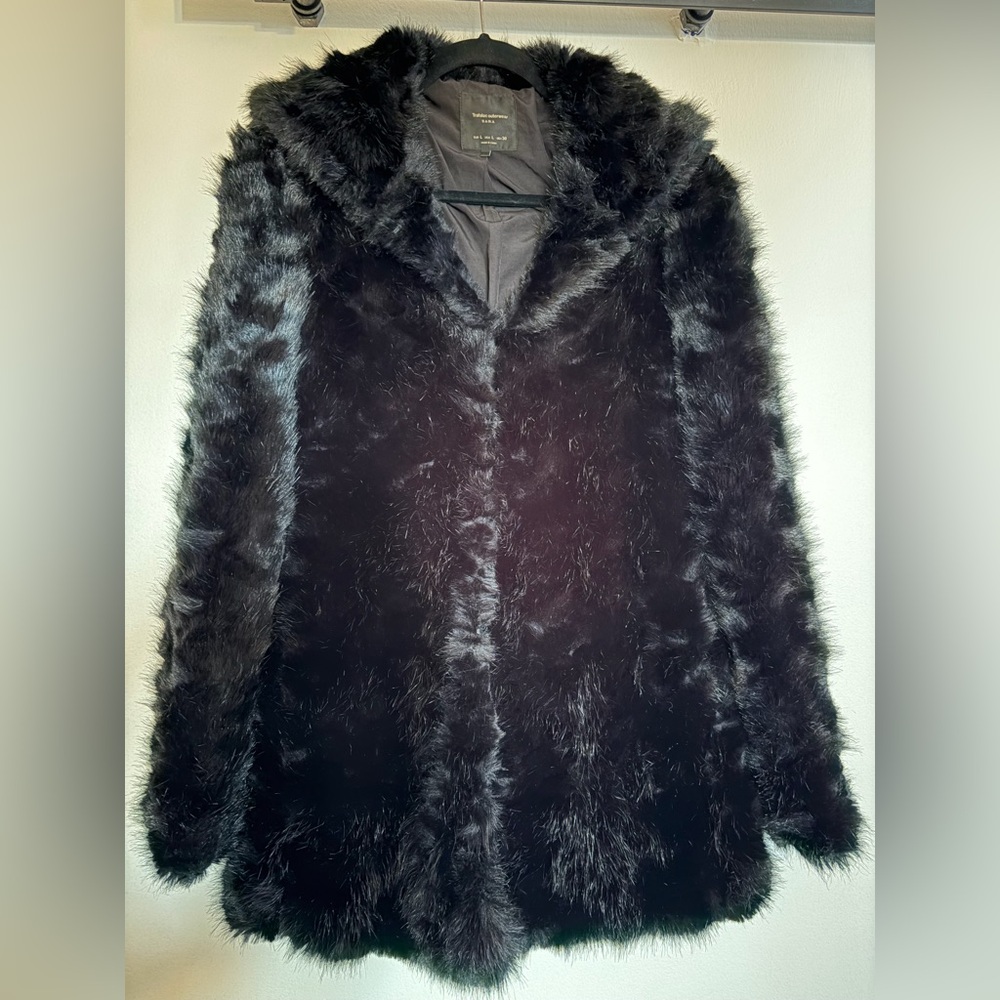 ZARA FAUX FUR HOODED COAT 
SIZE US LARGE